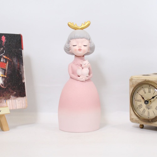 Modern Luxury Bowknot Girl Resin Figurine Holding Cat Home Decoration Decorative Showpiece
