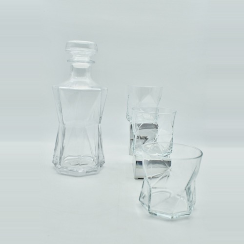 Water Jug And Glass for Dinner Table Decoration Sophisticated Glass Water jug with Lid Crystal Glass