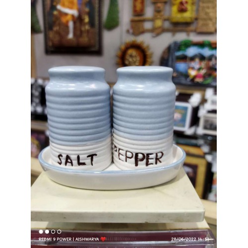 Simple Design Salt and Pepper Shakers with Lid | Dining Table Top Stylish Spice Dispenser | Designer Salt & Pepper Sprinklers